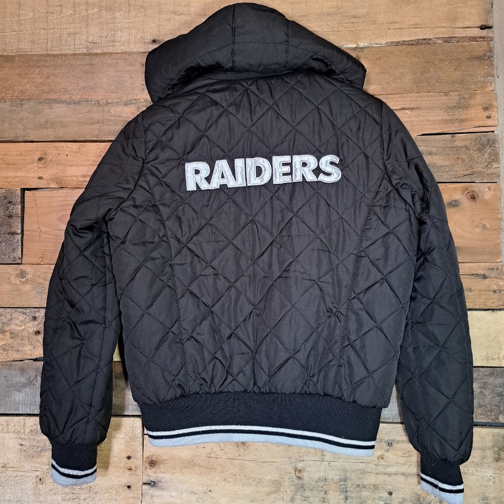 Raiders Puffer Jacket with detachable hood. Womens medium.‎ NFL G-III apparel.